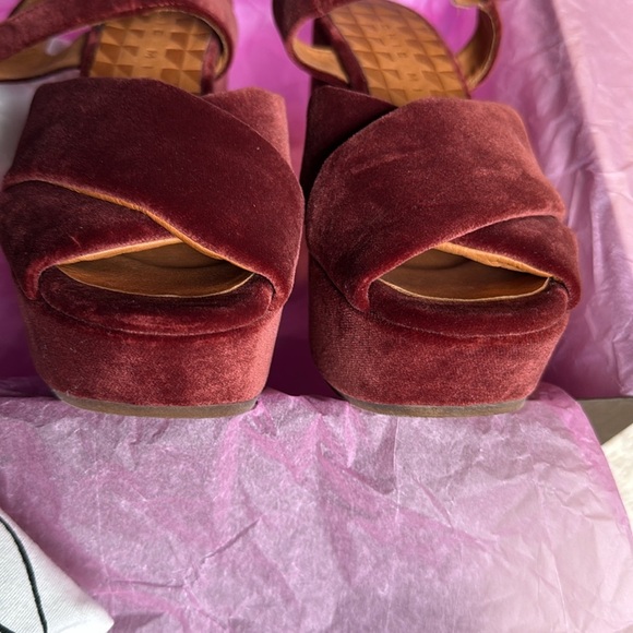 nib CHIE MIHARA ‘Dot’ Velour Platform Heel Sandals in Red size 7 - Picture 7 of 9